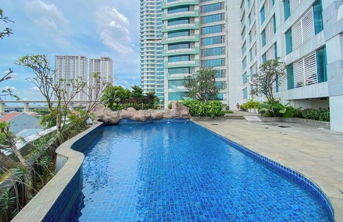 Pekayon Jaya Apartment | Homey and Restful Studio Grand Kamala Lagoon Apartment
