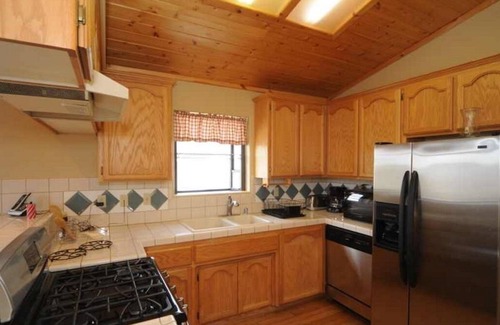Upper Moonridge House | Homey Big Bear Mountain Retreat Family and Pet Friendly