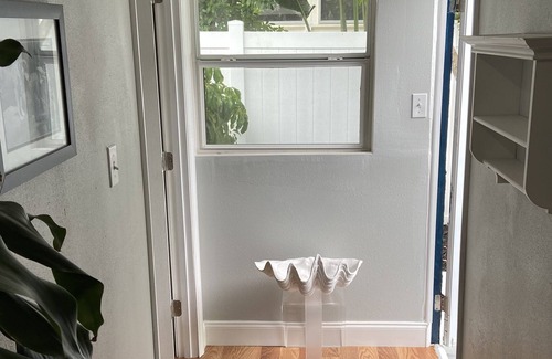 Crescent Lake Cottage | Homey cottage, short walk to lake - 5 min to downtown