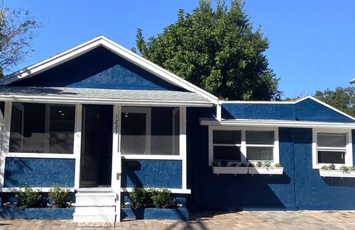 Crescent Lake Cottage | Homey cottage, short walk to lake - 5 min to downtown