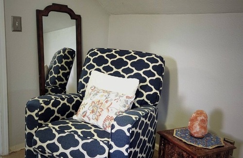 South Central Apartment | Homey upstairs apartment in South Central Salem, OR