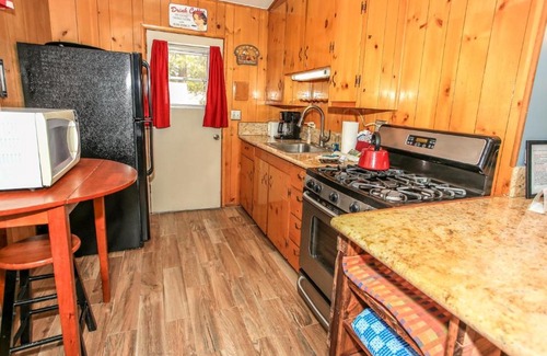 Big Bear Lake House | Honey Bear - Close to lake and village