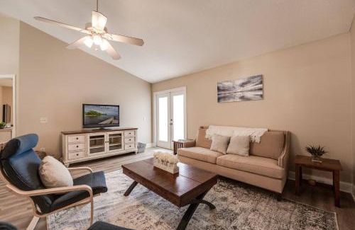 Green Cove Springs House | Honey Bee Hideaway