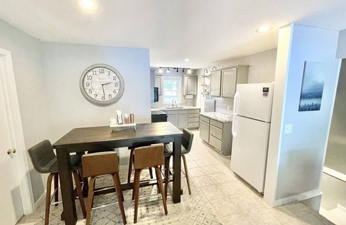 Grove Cottage | Honey Creek Getaway Waterfront Cottage - Close to town & Boat Ramp! Sleeps 10+