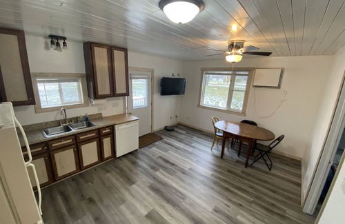 Pierpont House | Honey Hole Hideaway