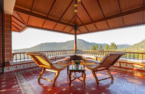 Thoppur Villa | Honeychilk Palace with Free Breakfast & Mountain View by StayVista