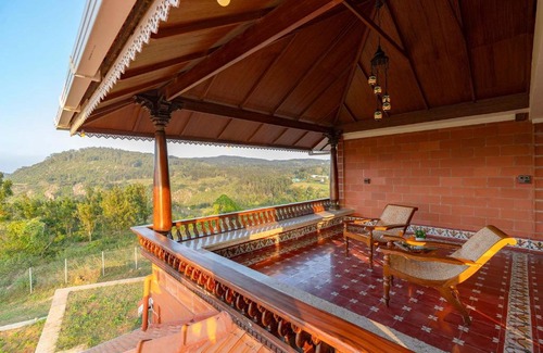 Thoppur Villa | Honeychilk Palace with Free Breakfast & Mountain View by StayVista