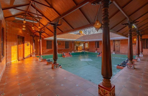 Thoppur Villa | Honeychilk Palace with Free Breakfast & Mountain View by StayVista