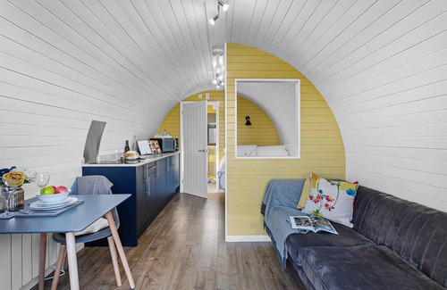 Wells Cabin | Honeycrisp, Apple Tree Glamping - a chalet that sleeps 2 guests in 1 bedroom