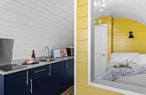 Wells Cabin | Honeycrisp, Apple Tree Glamping - a chalet that sleeps 2 guests in 1 bedroom