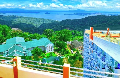 Silang Junction South Condo | HoneyLove 1 BR *free Pool, Parking *View-Deck