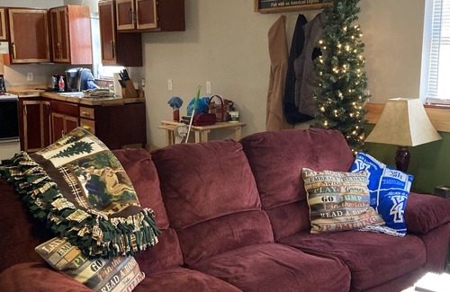 Farmers House | Honeymoon and relax near Cave Run Lake at the Musky Hideaway!!!