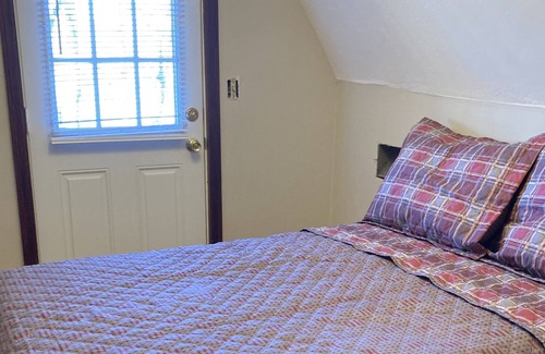 Farmers House | Honeymoon and relax near Cave Run Lake at the Musky Hideaway!!!