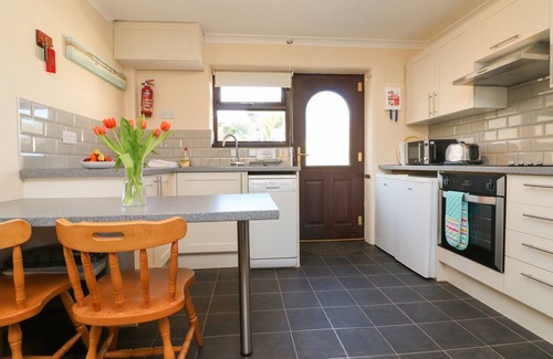 Bude Cottage | HONEYSUCKLE COTTAGE, pet friendly, with pool in Bude