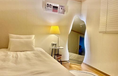 Sinchon-dong Apartment | Hongdae station 5min Full option