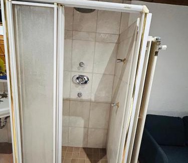 Poestlingberg Apartment | Honor - All in One Room