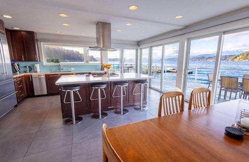 Union House | Hood Canal Resort in Union, WA, Hood Canal Resort (up to 14 guests)