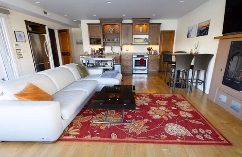 Union House | Hood Canal Resort in Union, WA, Hood Canal Resort (up to 14 guests)