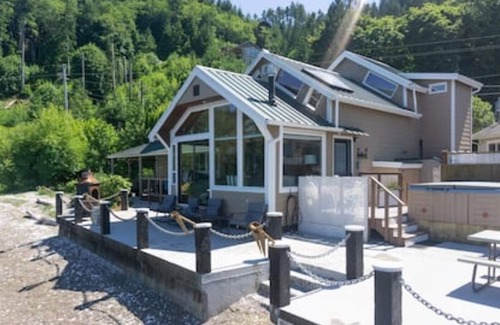 Union House | Hood Canal, WA, Waterfront Home, HotTub, Dock, Patio, Sleeps 8 (10 with Studio)