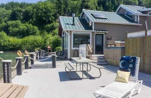 Union House | Hood Canal, WA, Waterfront Home, HotTub, Dock, Patio, Sleeps 8 (10 with Studio)