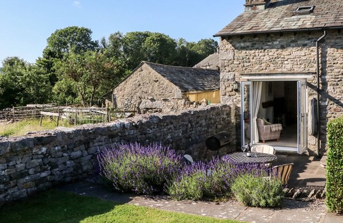 Sedgwick House | HOOPERS END, family friendly, with a garden in Sedgwick