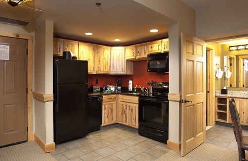 Blodgett Mills Hotel | Hope Lake Lodge & Indoor Waterpark