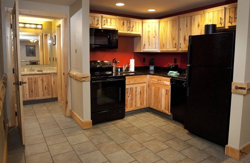 Blodgett Mills Hotel | Hope Lake Lodge & Indoor Waterpark