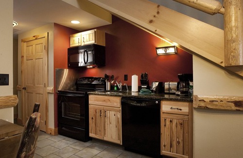 Blodgett Mills Hotel | Hope Lake Lodge & Indoor Waterpark