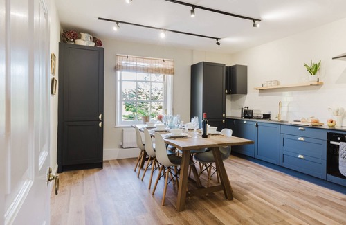 Hopton Wafers Apartment | Hopton Court Apartment - sleeps 6 guests in 3 bedrooms