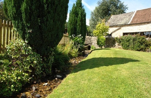 Colyton Cottage | HORNSHAYNE FARMHOUSE, pet friendly, with a garden in Farway