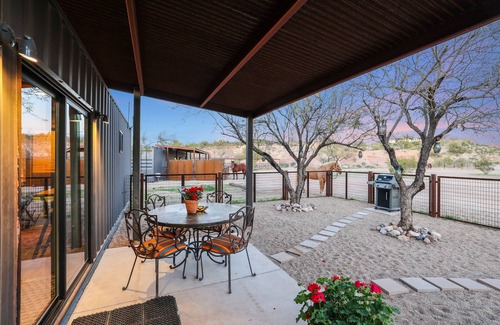 Wickenburg House | Horses and Dogs Welcome! Container Suite