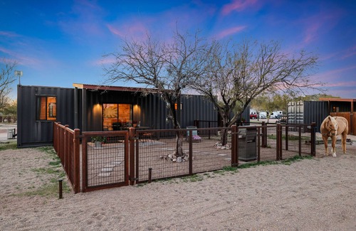 Wickenburg House | Horses and Dogs Welcome! Container Suite