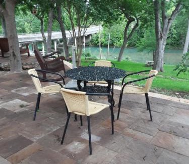 Canyon Lake Hotel | Horseshoe Riverside Lodge