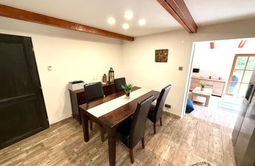 Cesky Jiretin House | Horský dům pod přehradou u sjezdovky a potůčka v horách