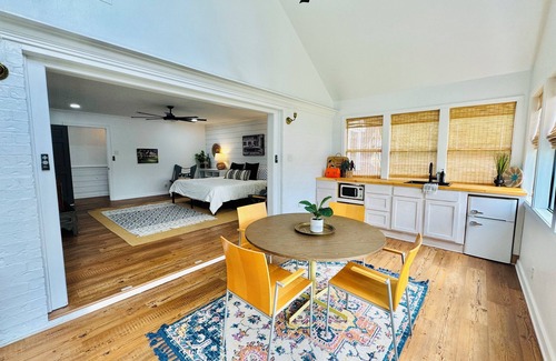 Monroe House | Horton House SLEEPS 12, no pets/unapproved parties