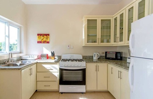 Montego Bay Apartment | Hospitality Expert HCB All: Pool, Beach & Chef