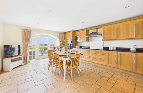 Berwick-upon-Tweed House | Host & Stay | Dolphin Dream