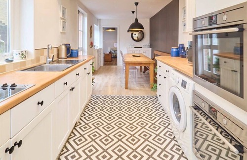 Canterbury Villa | Host & Stay | Roper Villa