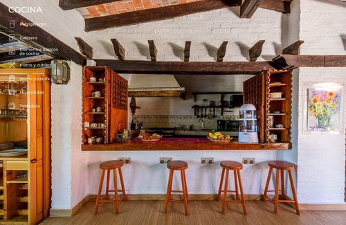 Agua Fria Apartment | Hostal El Palomar: In the Center of Valle de Bravo