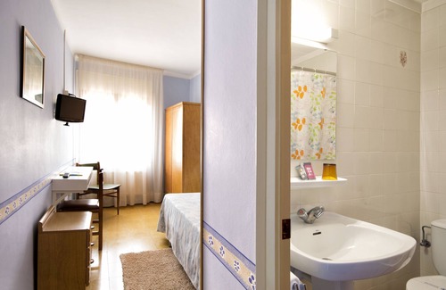 Caldes de Malavella House | Hostal Fabrellas