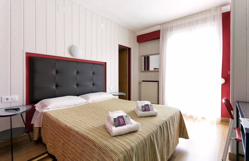 Caldes de Malavella House | Hostal Fabrellas