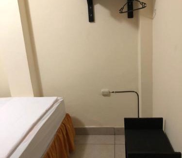 Leon House | Hostal Sin Fronteras.