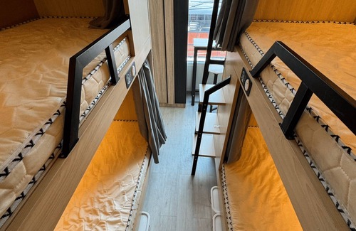 Rama 9 Hotel | Hostel in Bangkok with single suite and bunkbed room with free Wi-Fi.