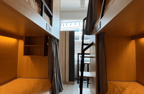 Rama 9 Hotel | Hostel in Bangkok with single suite and bunkbed room with free Wi-Fi.