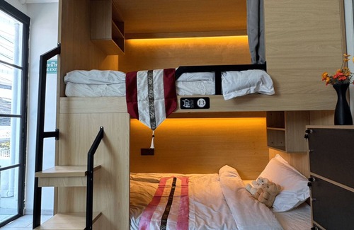 Rama 9 Hotel | Hostel in Bangkok with single suite and bunkbed room with free Wi-Fi.