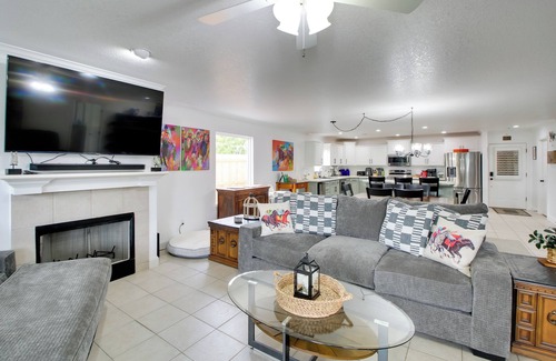 Hot Springs Condo | Hot Springs Retreat w/Fireplace on Lake!