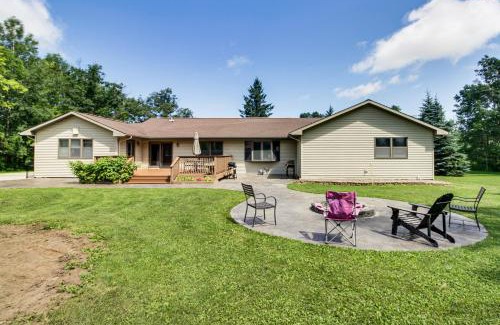 Onamia House | Hot Tub and 2 Recreation Rooms Spacious Onamia Home