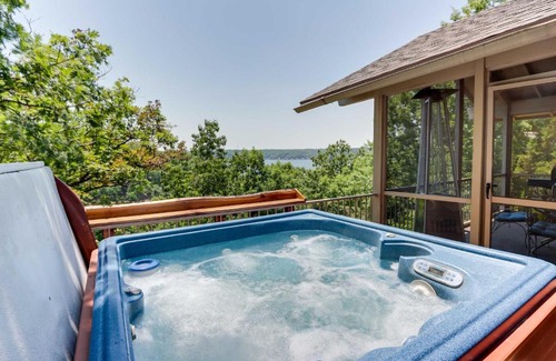 Osage Beach House | Hot Tub and Deck Margaritaville Resort Retreat!