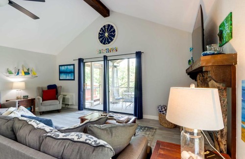 Osage Beach House | Hot Tub and Deck Margaritaville Resort Retreat!