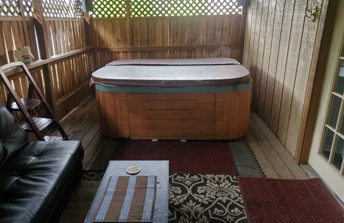Sand Lake Apartment | Hot Tub and King bed with 3 other beds